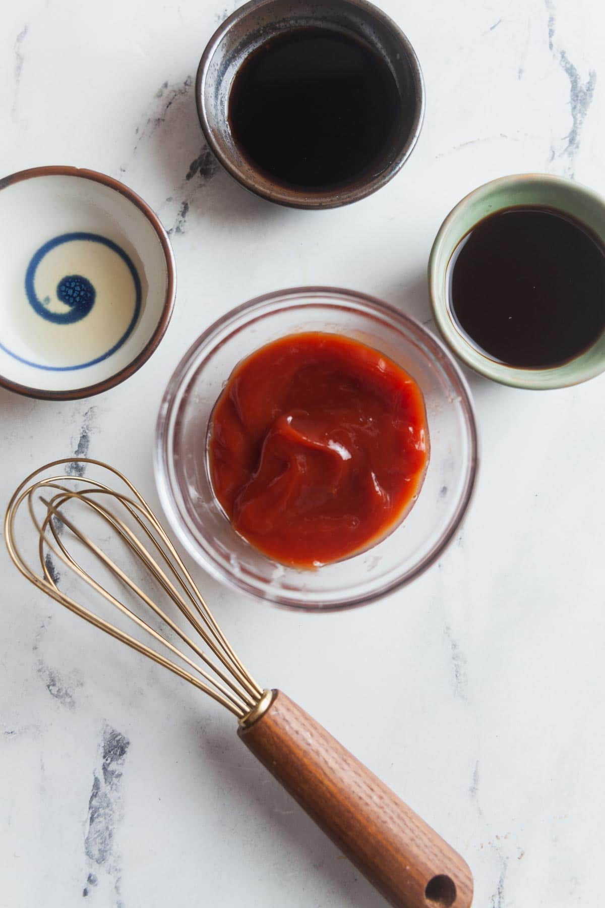 Ingredients needed to make sauce for tonkatsu or torikatsu.