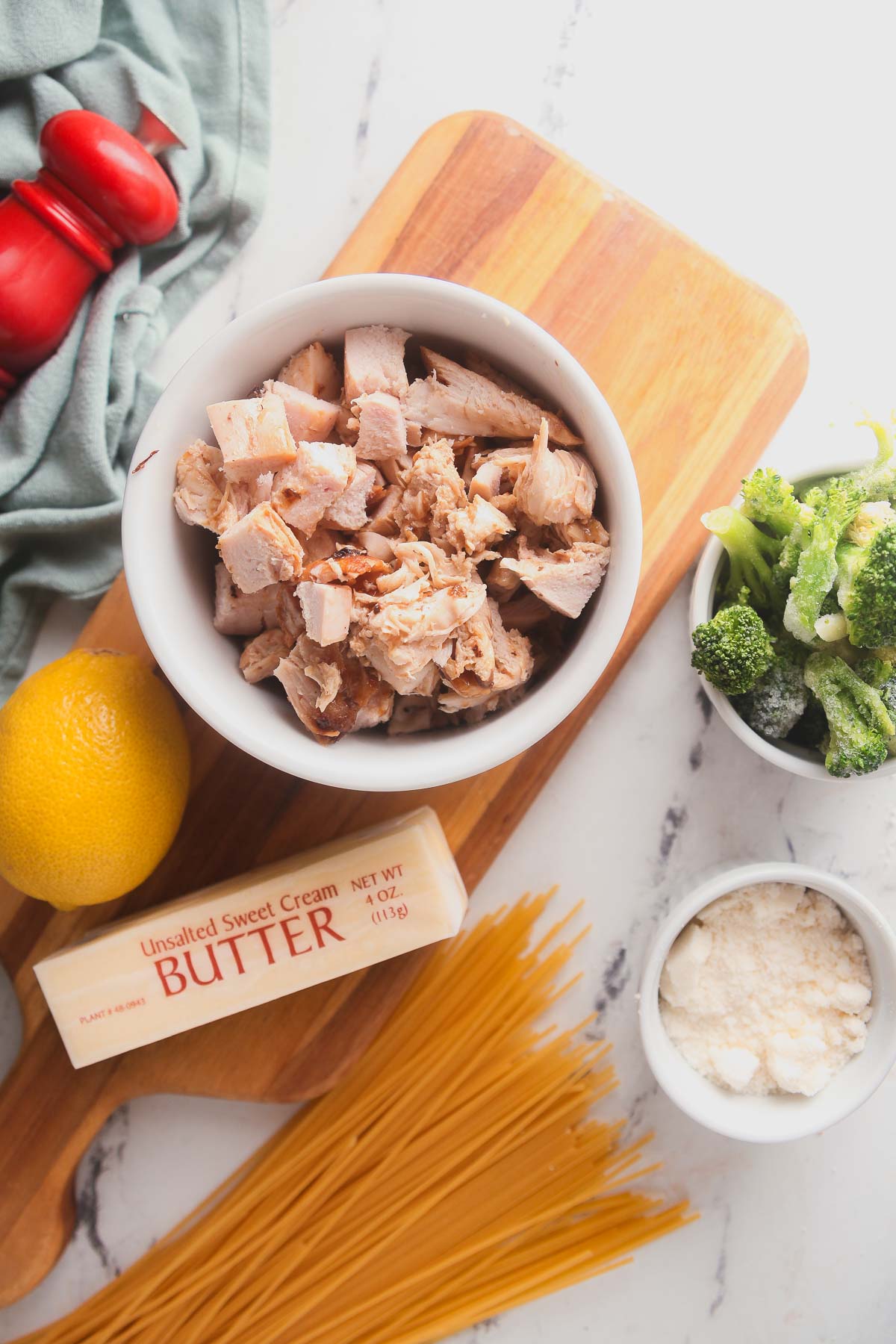 Ingredients needed to make lemon chicken spaghetti. 