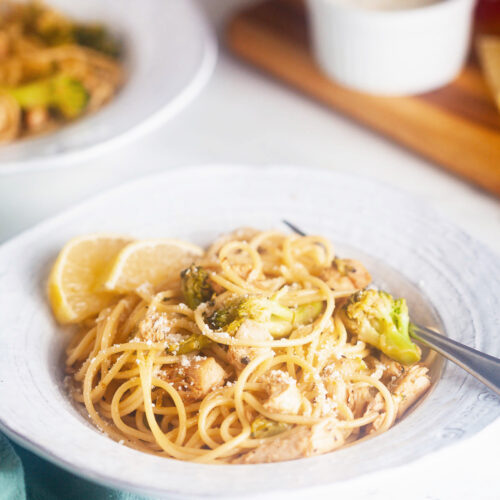 Lemon spaghetti with chicken and broccoli tablescape.