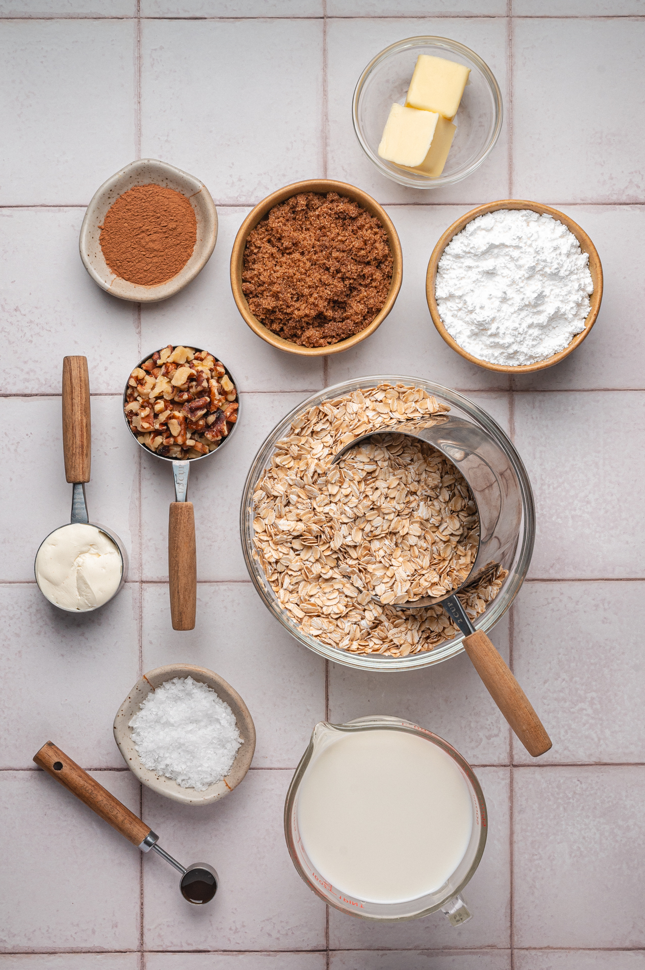 Ingredients needed for making cinnamon roll oatmeal. 